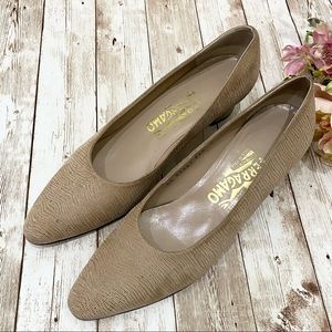 SALVATORE FERRAGAMO Nude Beige Textured Leather Low Heel Pumps Size 8 AAAA